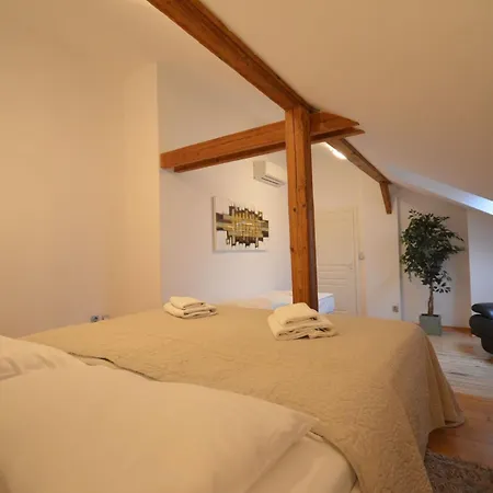 Attic Josefov Mit Eigener Terrasse By Interhome *