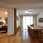 شقة Attic Josefov Mit Eigener Terrasse By Interhome براغ