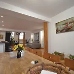 Attic Josefov Mit Eigener Terrasse By Interhome * براغ