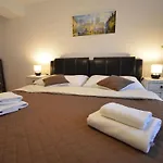 Attic Josefov Mit Eigener Terrasse By Interhome براغ