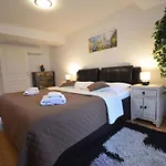 Attic Josefov Mit Eigener Terrasse By Interhome شقة براغ