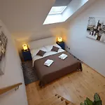 شقة Attic Josefov Mit Eigener Terrasse By Interhome *