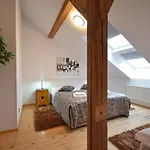 Attic Josefov Mit Eigener Terrasse By Interhome شقة