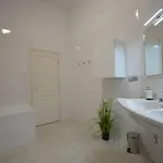 شقة Attic Josefov Mit Eigener Terrasse By Interhome براغ