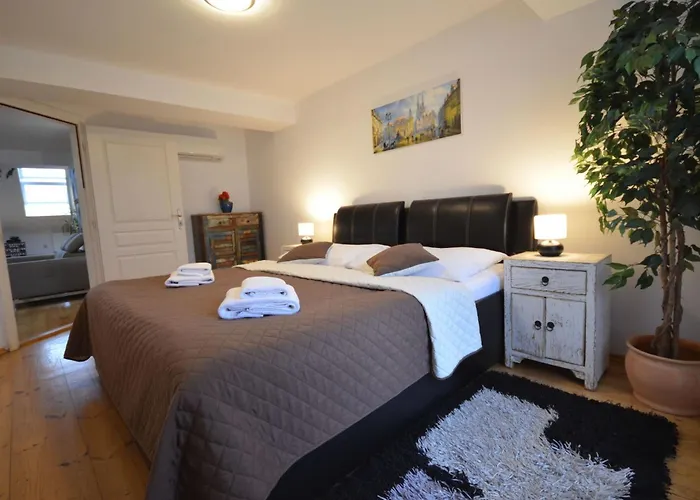 Attic Josefov Mit Eigener Terrasse By Interhome Lägenhet Prag