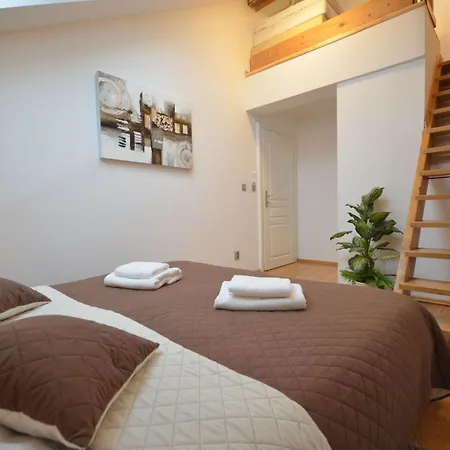 아파트 Attic Josefov Mit Eigener Terrasse By Interhome *